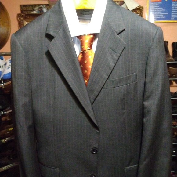 Hickey Freeman Gray Pinstripe 2Btn/1Vents Suit Size 41R